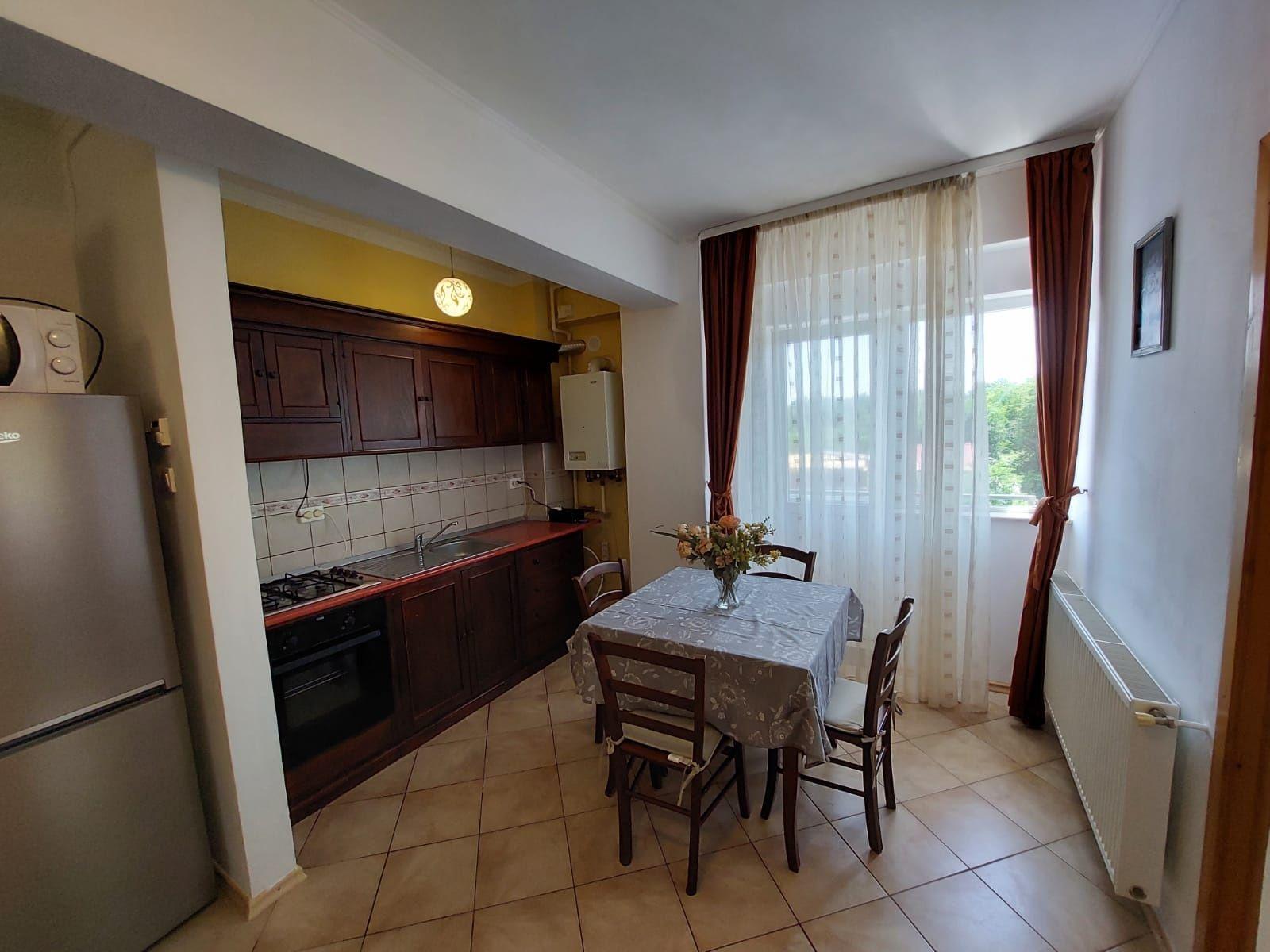 Vând apartament 3 camere