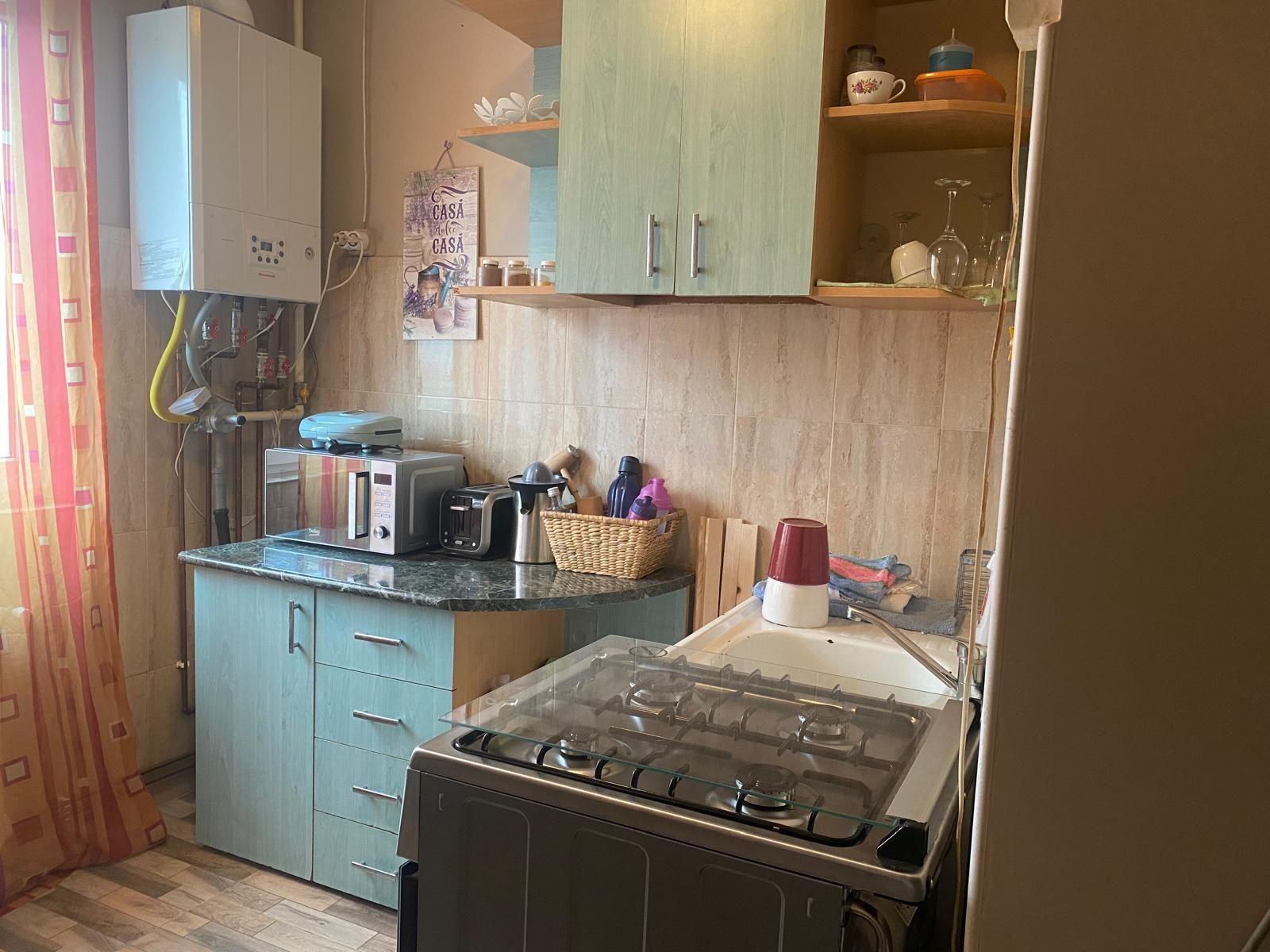 Închiriez apartament cu 2 camere - imagine 1