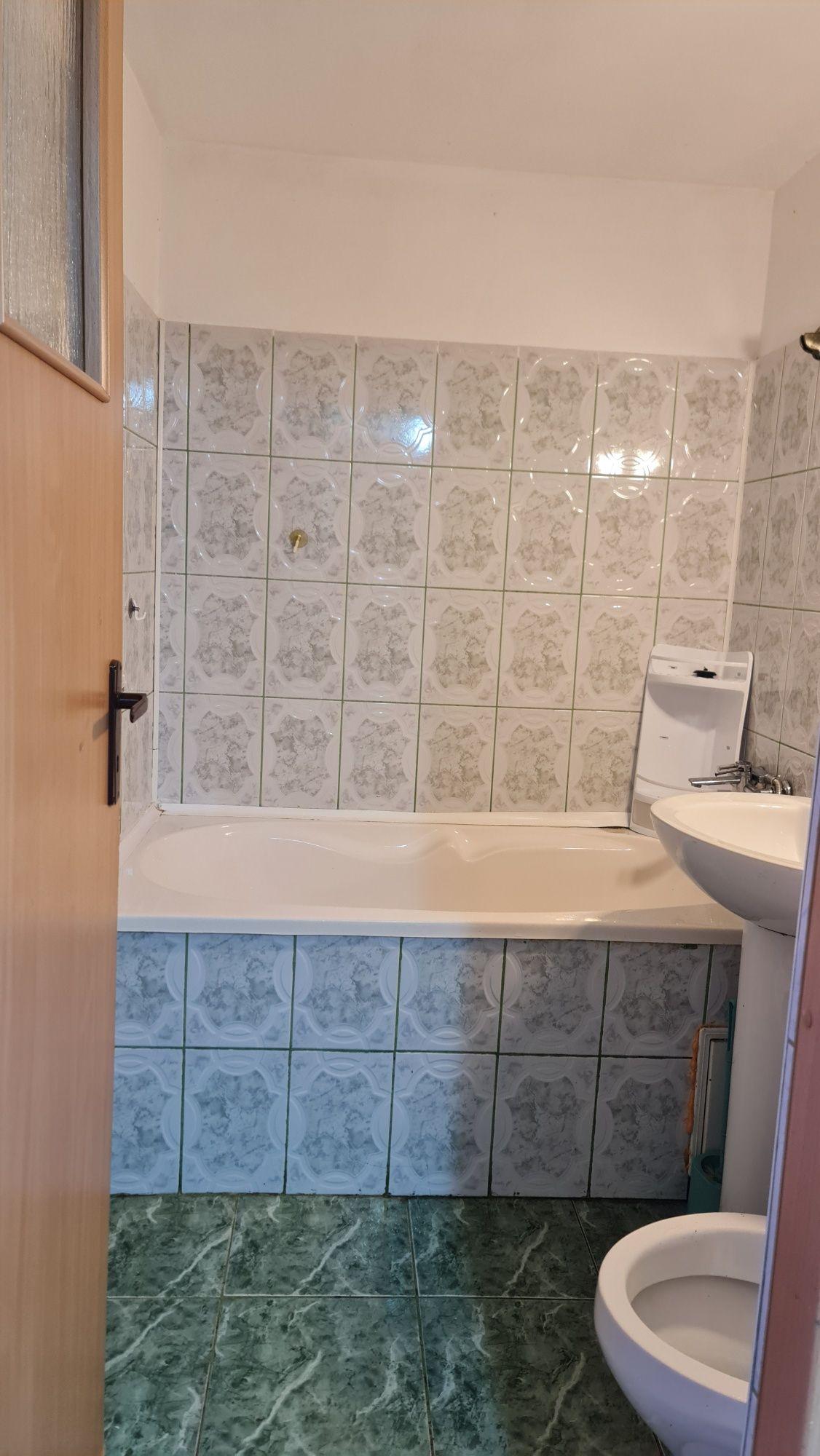 URGENT! Proprietar, 2 camere decomandat 39 m p mansardă, acoperiș NOU, Mircea cel Batran, Iași
