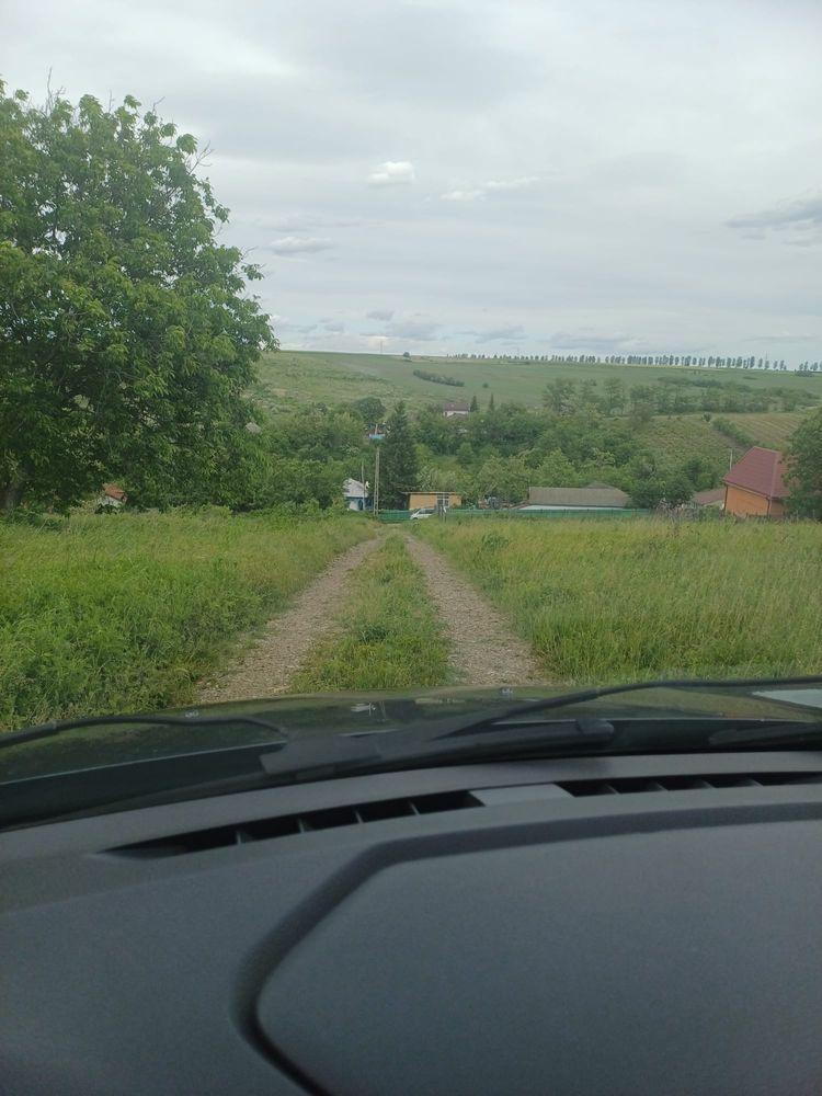 Teren intravilan 880m - loc de casă cu toate utilitatile (apa, gaz, curent, canalizare)