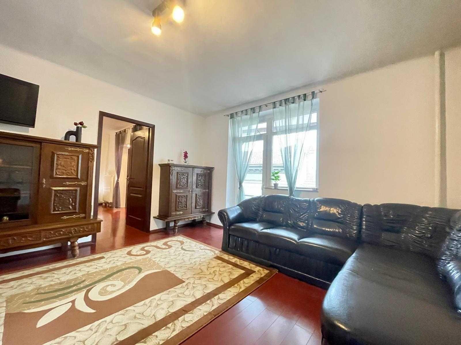 Apartament 2 camere Arad Ultracentral str. Baritiu zona Catedralei Vechi et. 3/3 acoperis nou