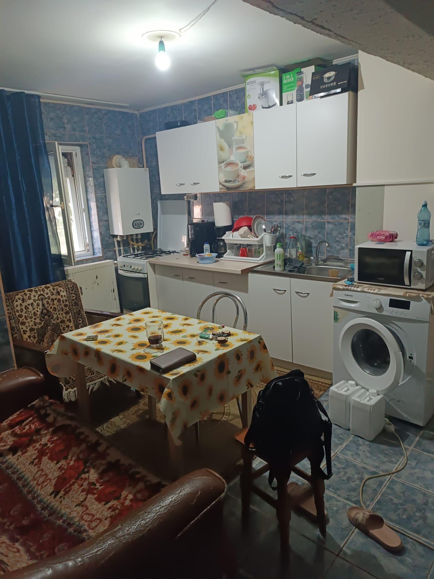 Se vinde apartament 2 camere decomandat parter