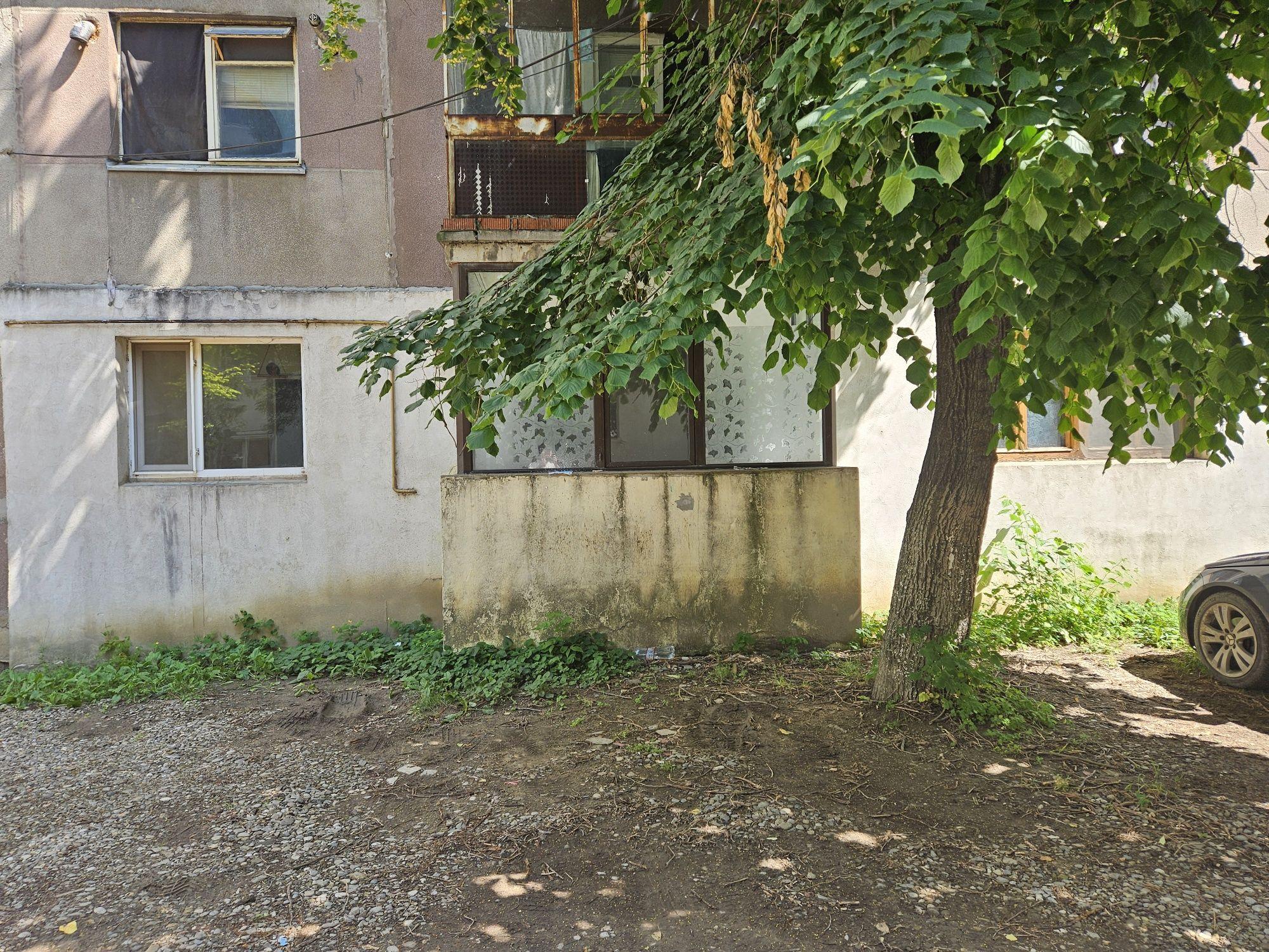 Apartament 2 camere, semidecomandat, micro 3 - imagine 1