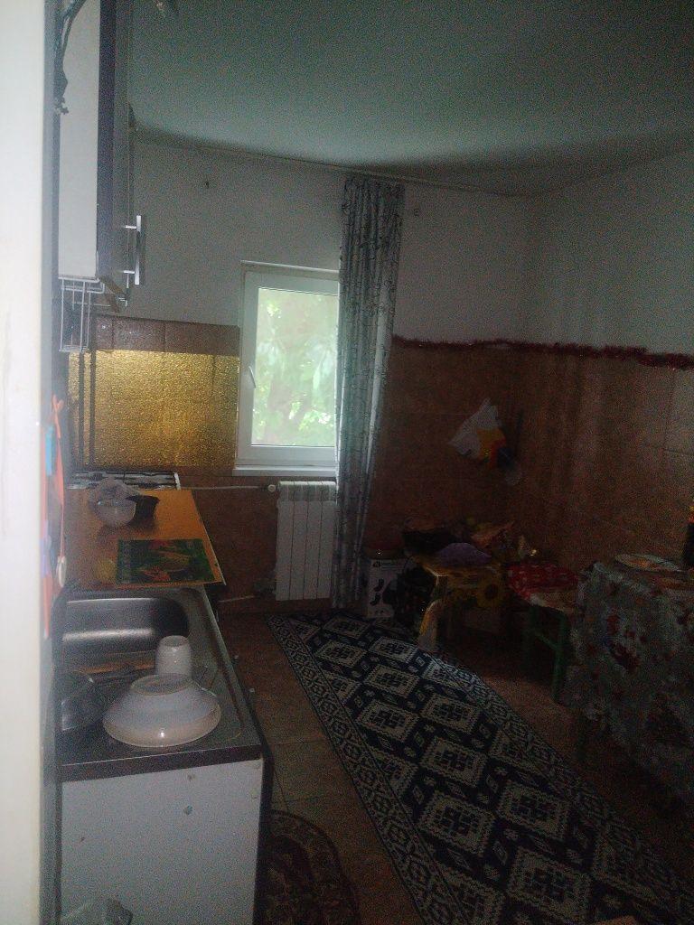 Proprietar vând ap 2 camere etaj 2 zona  viorelelor  45mp sup utila 55 suprafață construită  exclus agenți!
