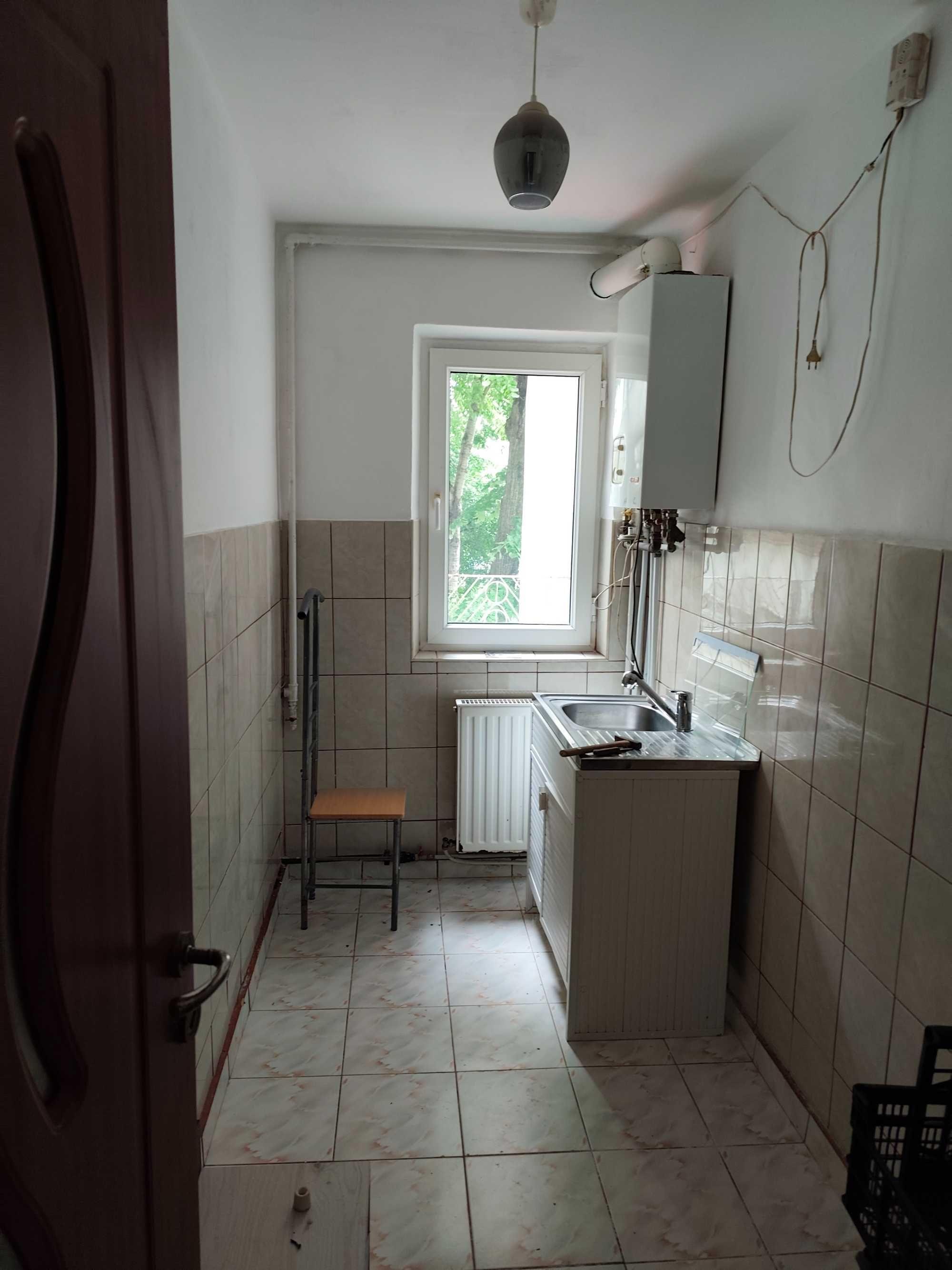 Apartament semidecomandat