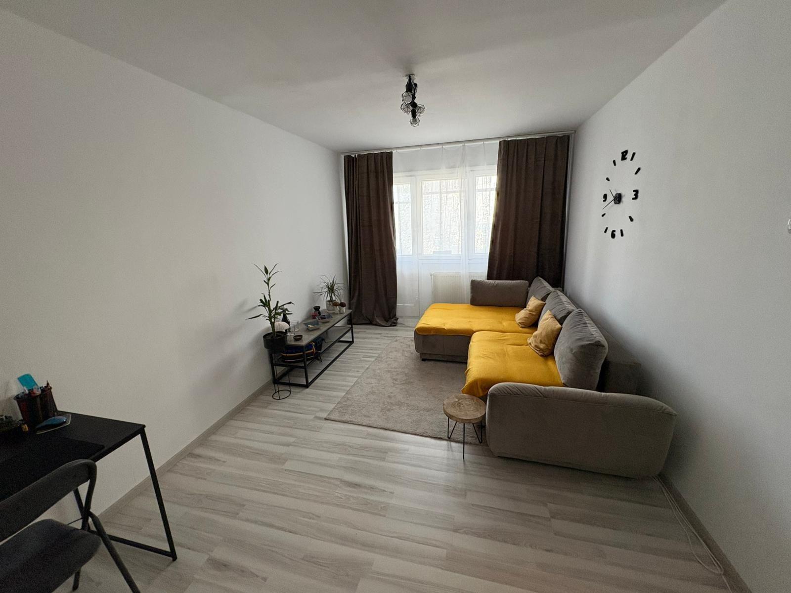 Vând apartament cu doua camere