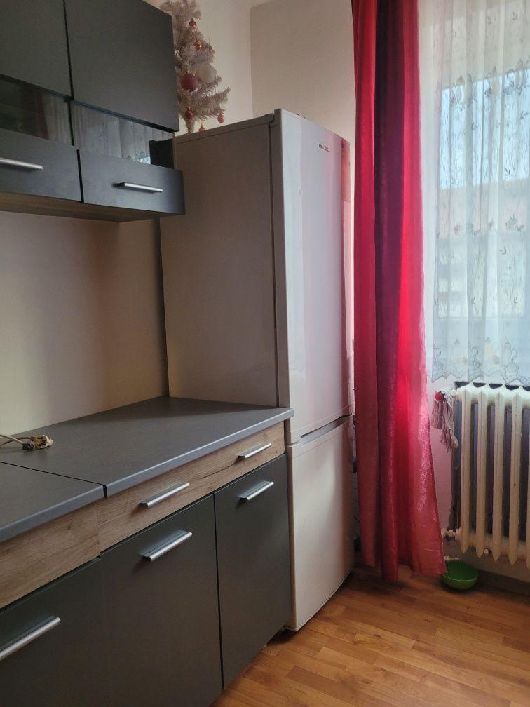 Închiriez garsoniera
