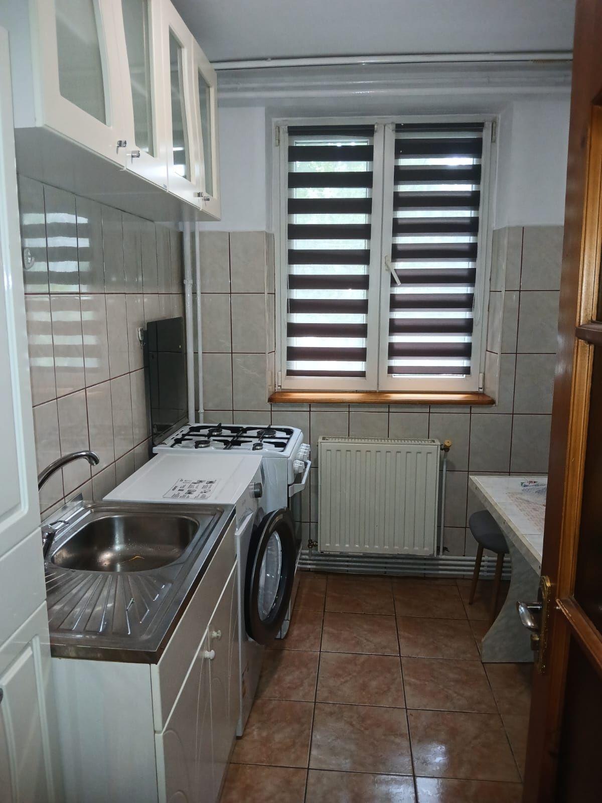 Închiriez apartament