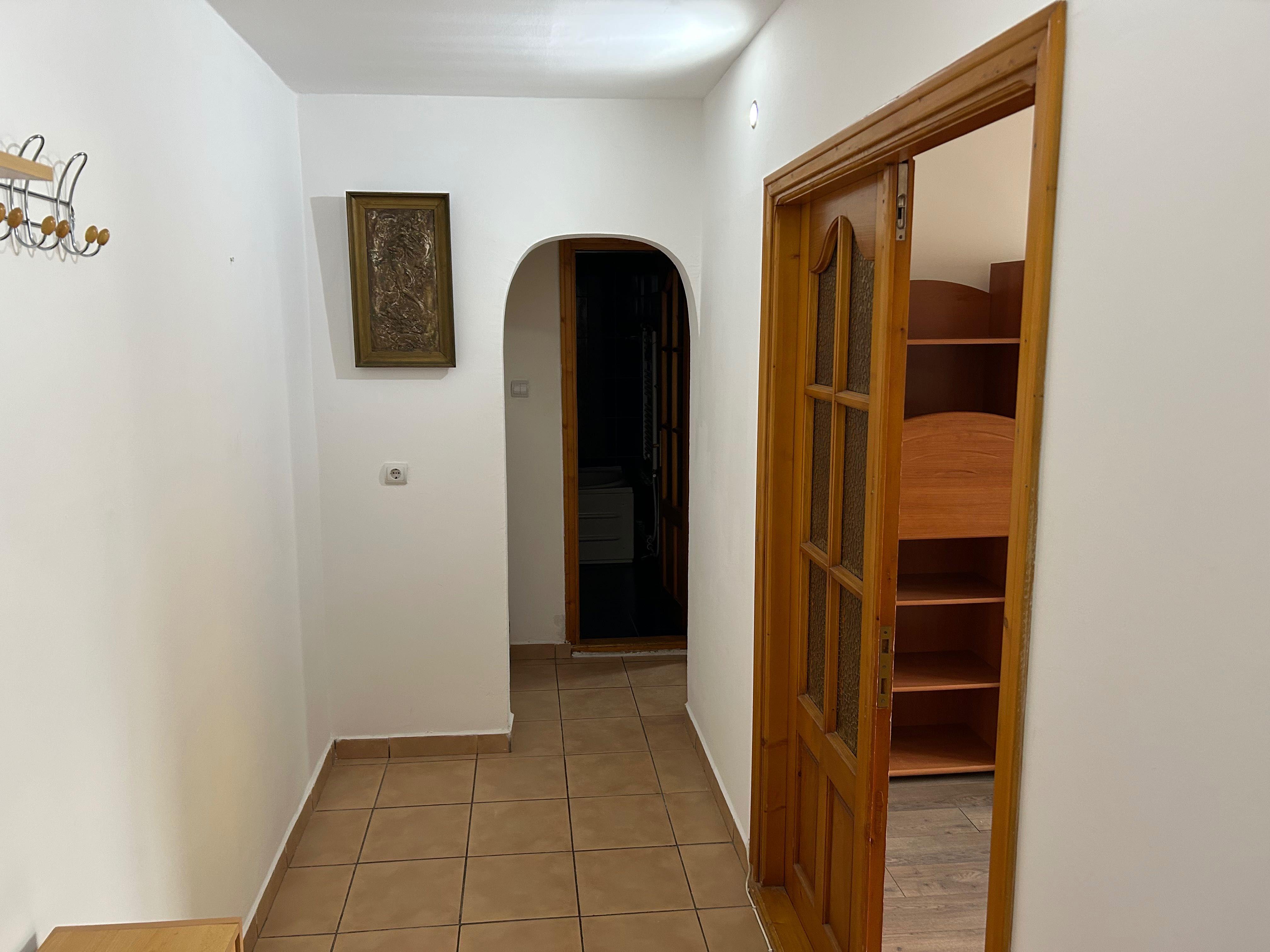 Ofer spre închiriere apartament 2 camere decomandate
