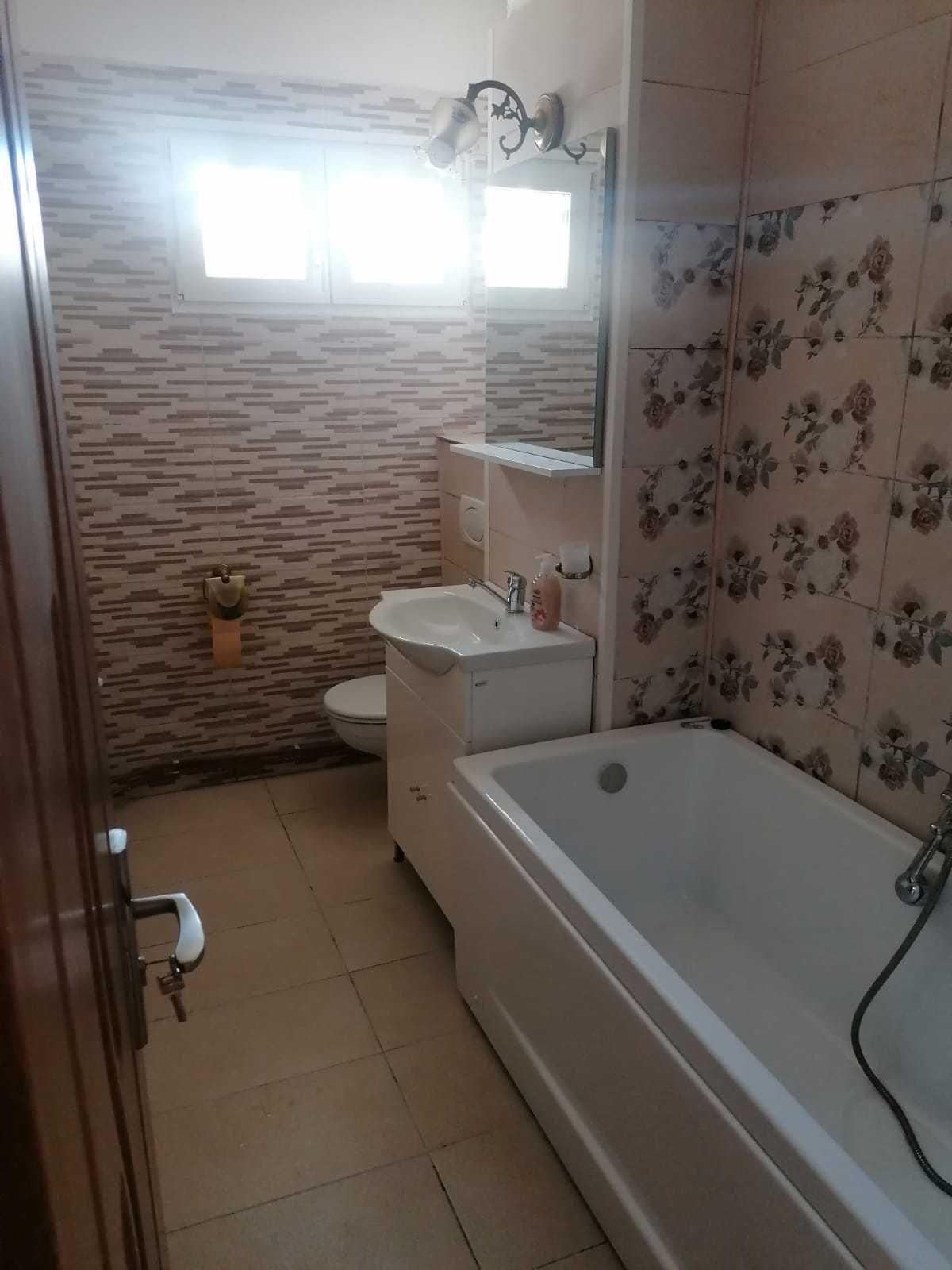 Proprietar, Ultracentral, 3 semidecomandate, 300 euro - imagine 1