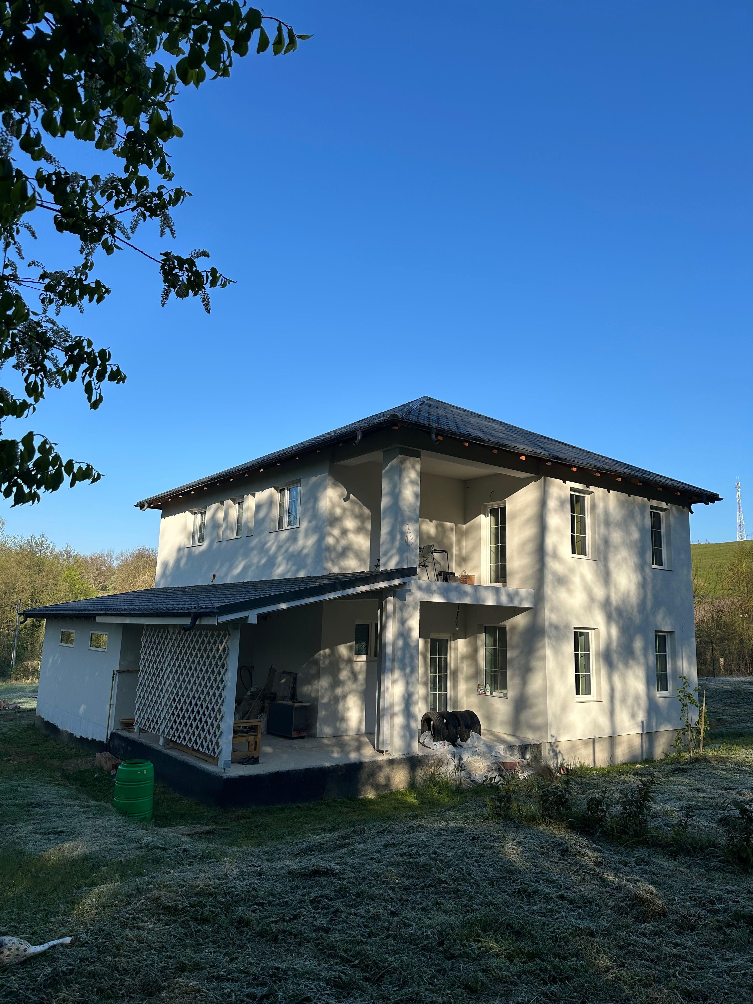 Casa la marginea padurii
