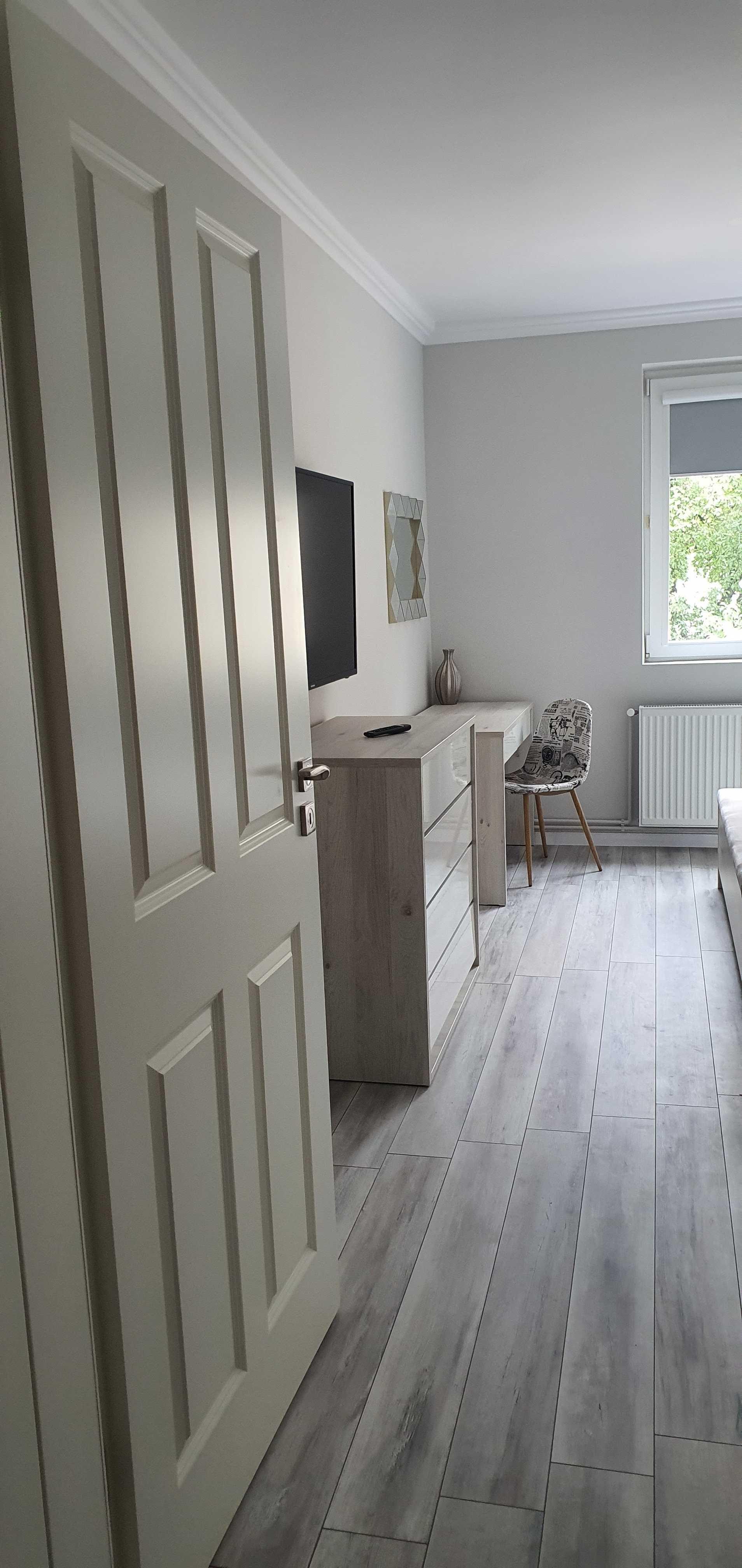 Închiriez apartament cu 1 cameră 40 mp - imagine 1