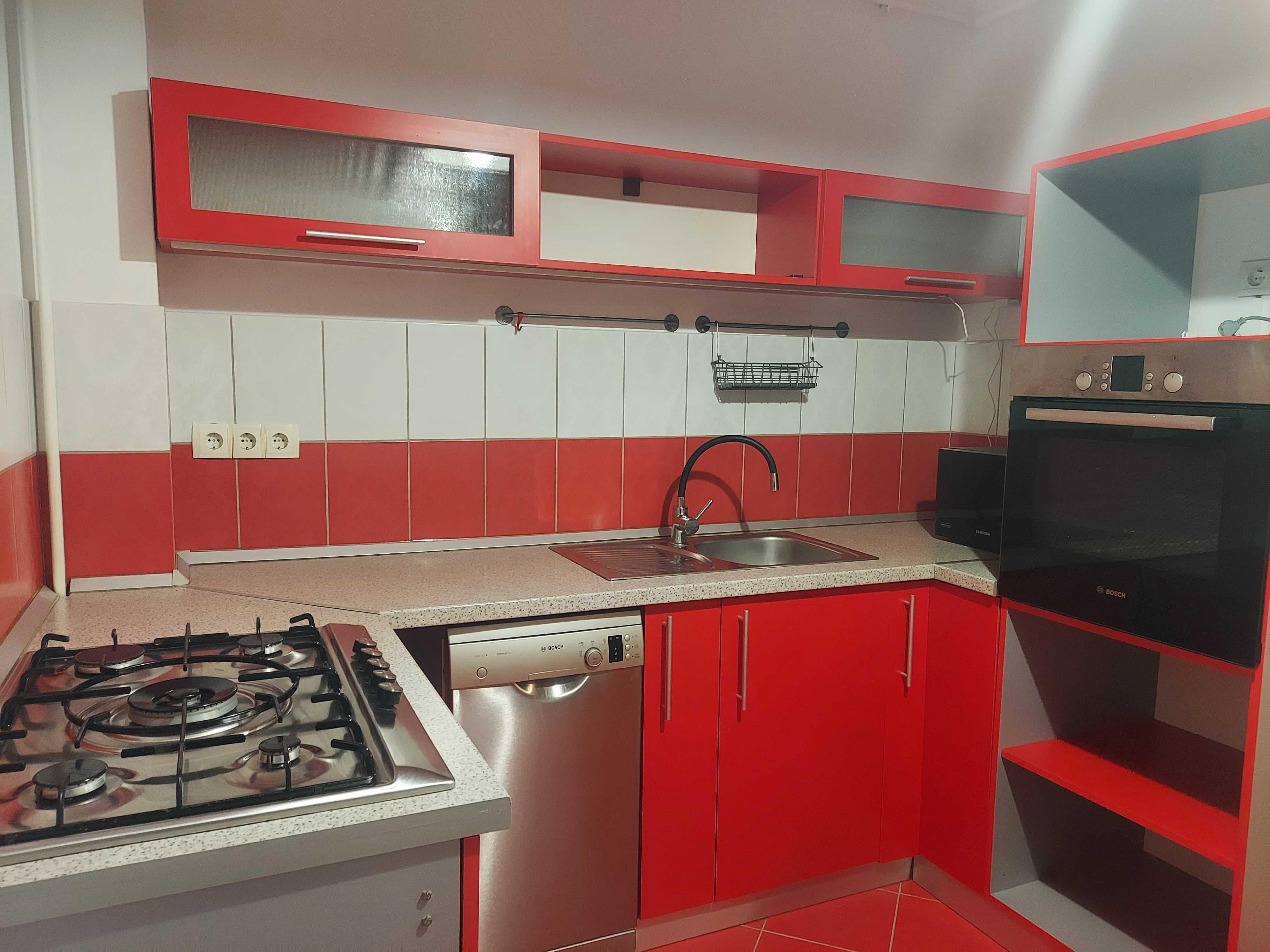 Persoana fizica inchiriez apartament cu loc de parcare