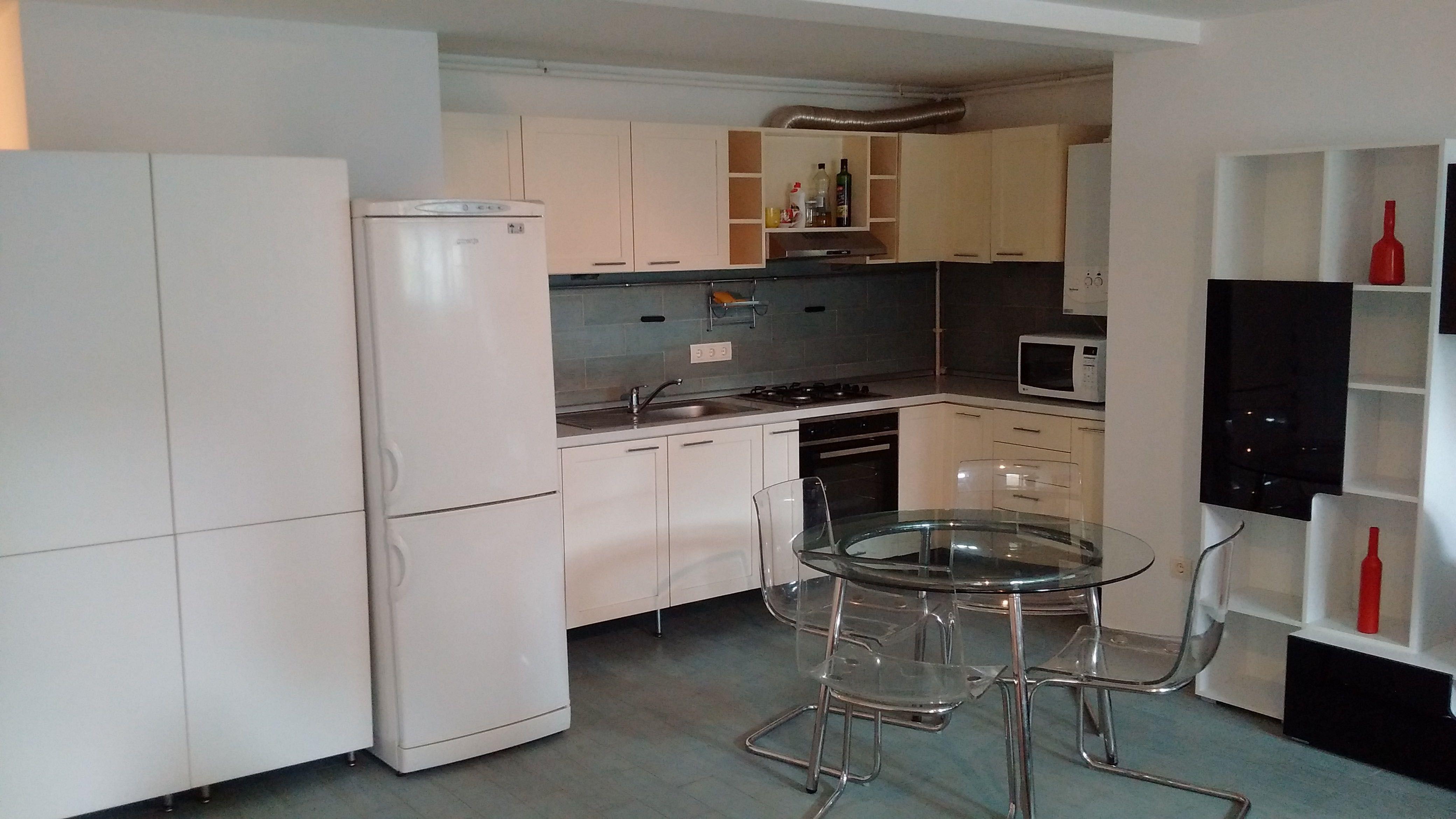 Apartament 2 camere+curte exterioara, Sibiu, Strand, parc D. Cantemir