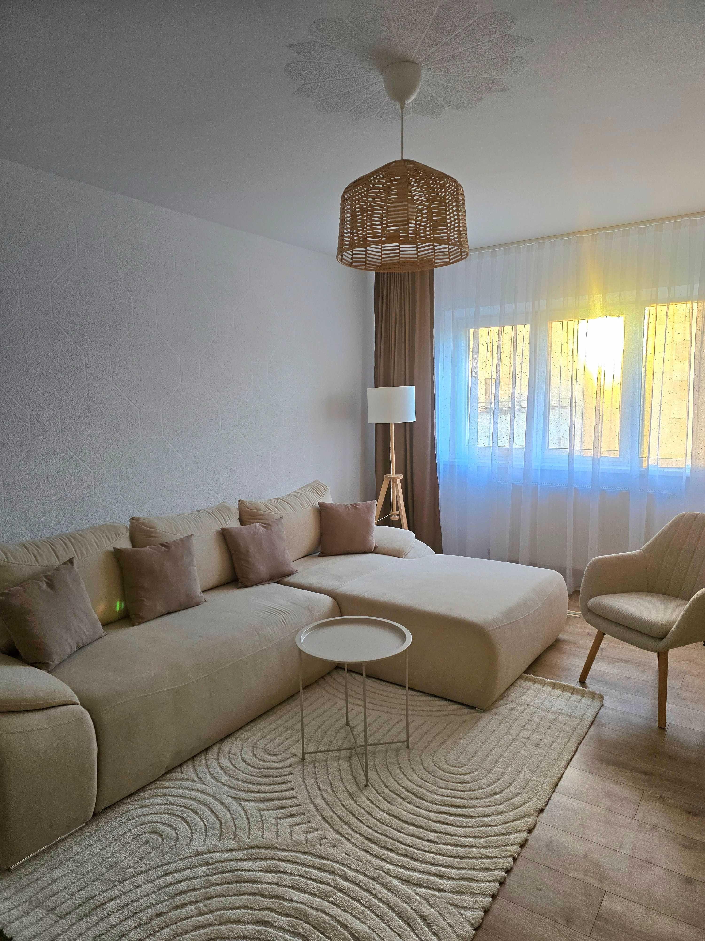 Apartament decomandat de închiriat de la proprietar. Cu ochii pe munți, cu picioarele în centru :)