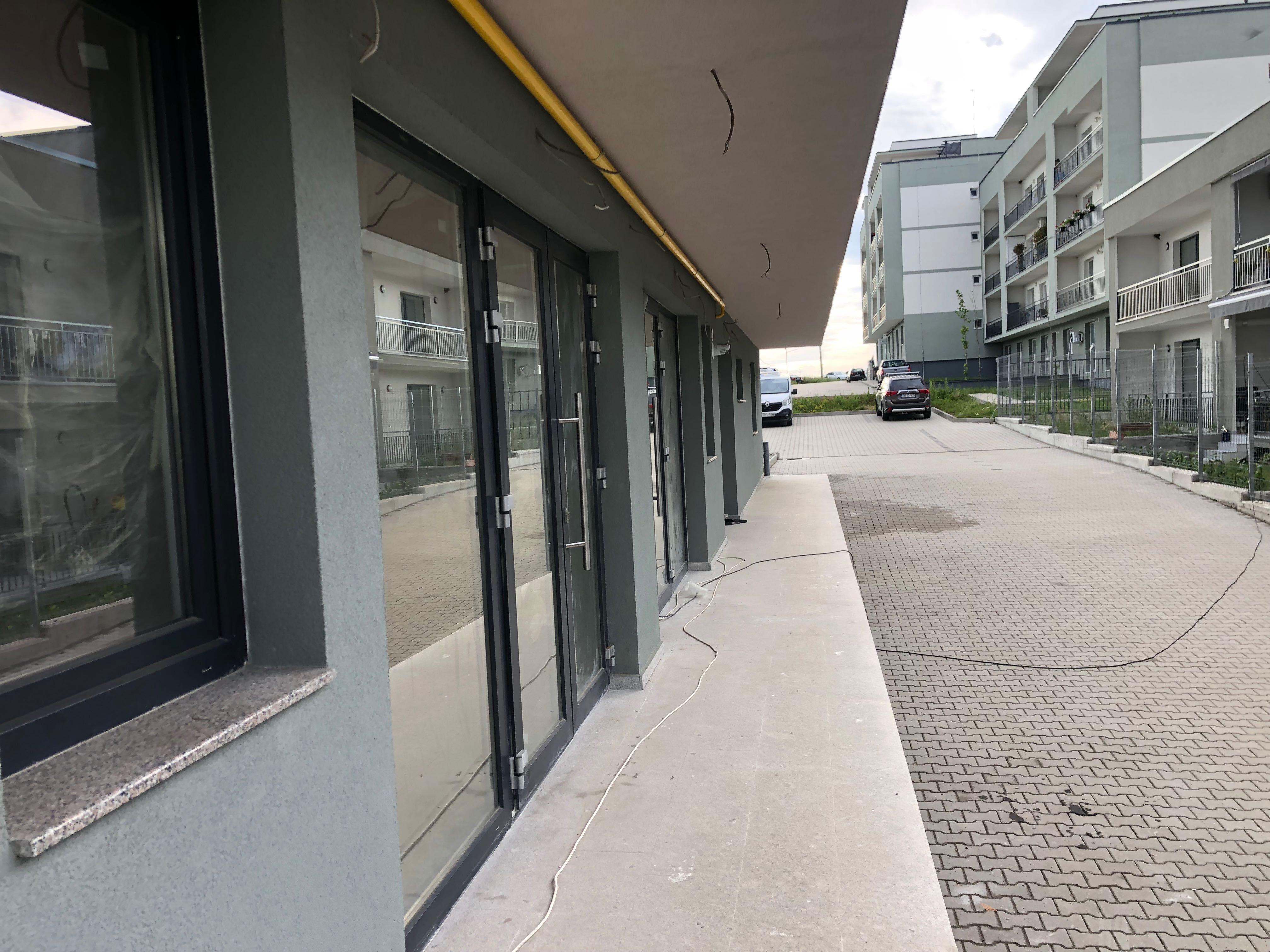 În Sibiu, de VÂNZARE, 50 mp, spațiu comercial, înscris în CF - imagine 1