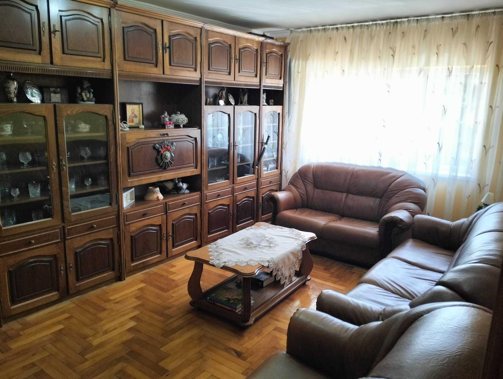 Vand apartament 3 camere [Obcini, Suceava] - imagine 1