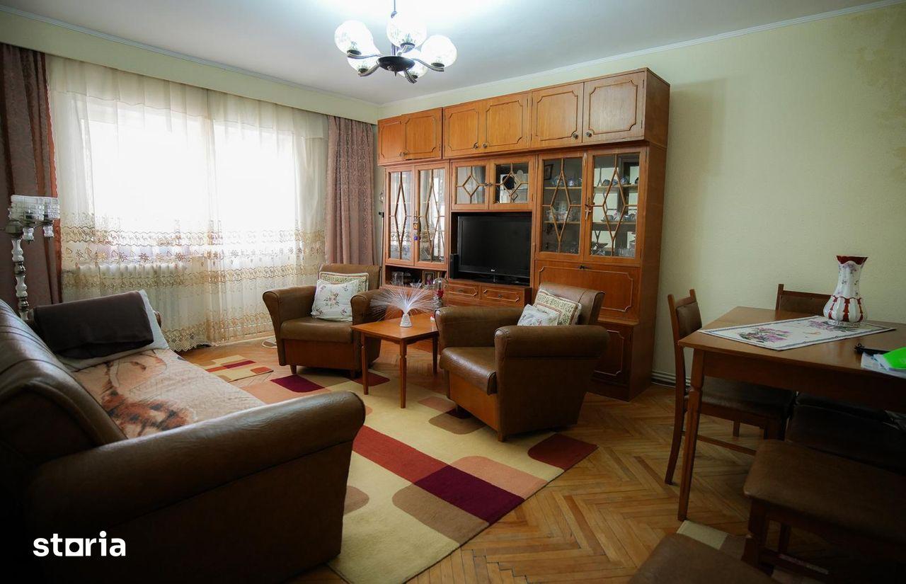 Apartament 4 camere, Botosani, Bd George Enescu, ultracentral - imagine 1