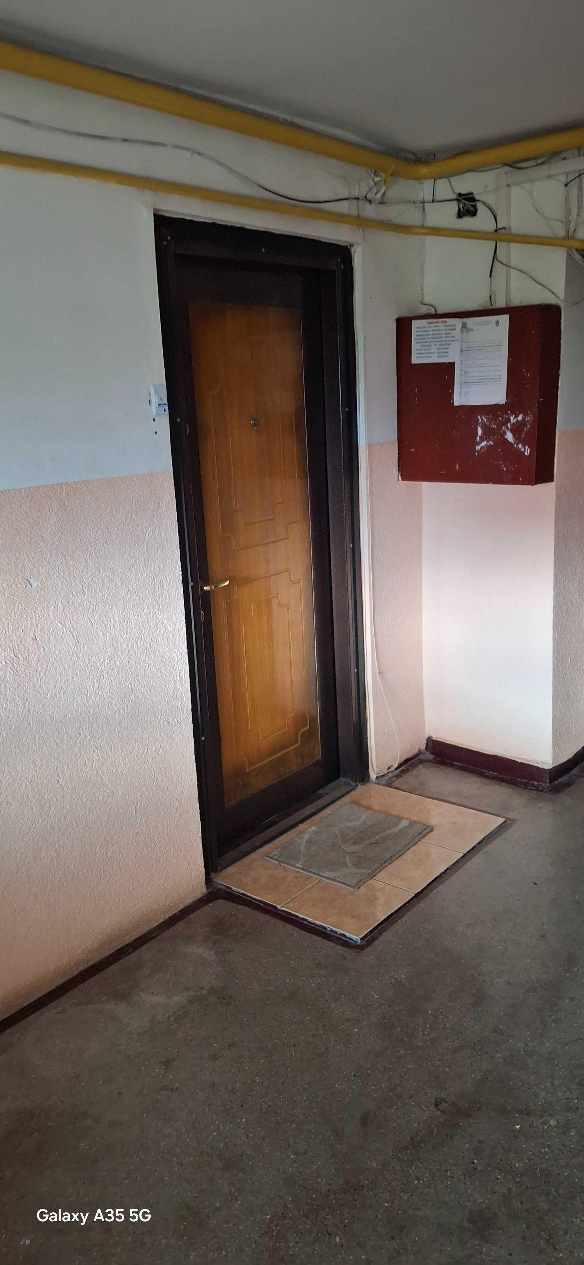 Închiriez ap 2 camere zona rotunda/parter