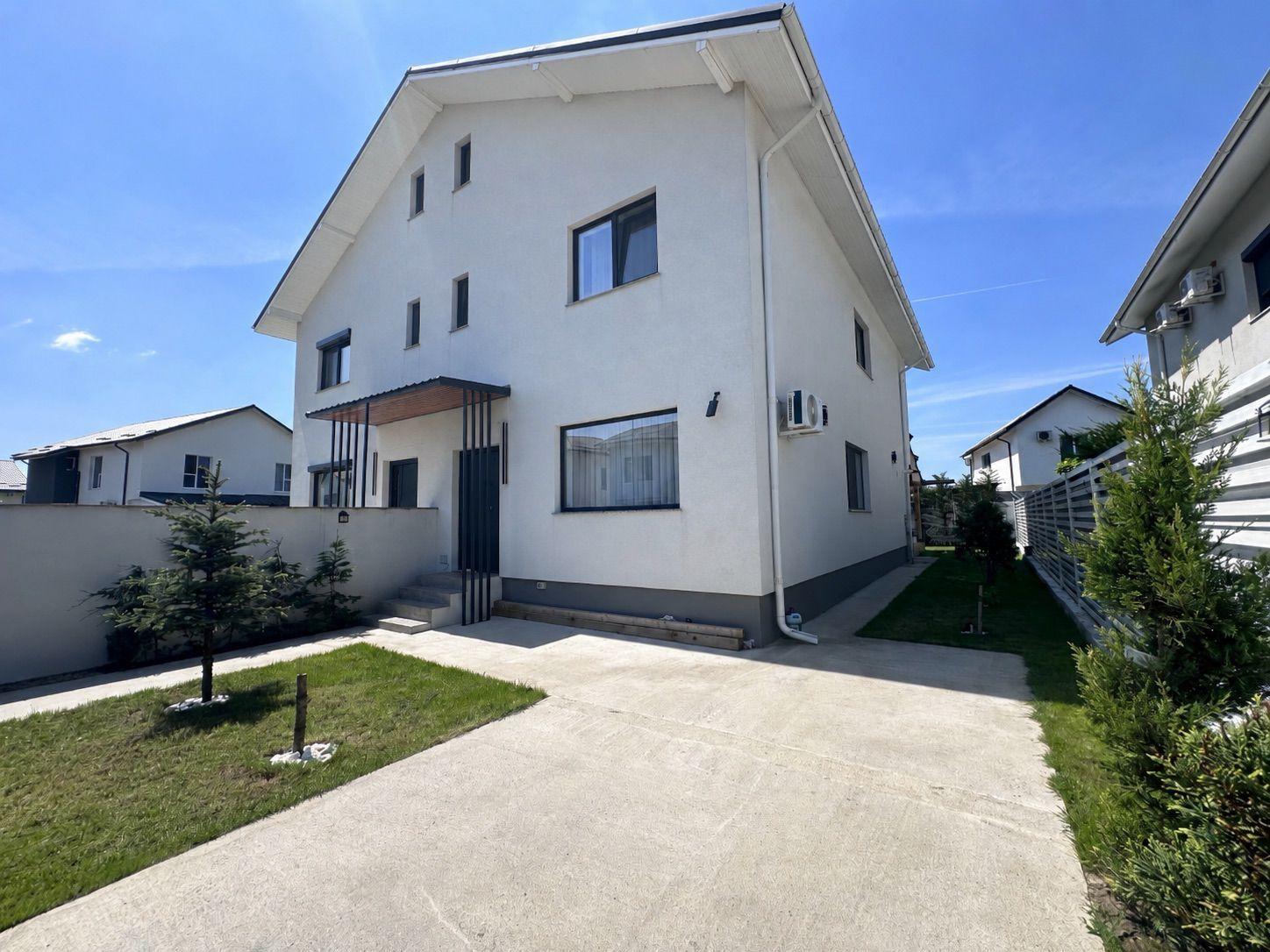 Casa duplex pe strada gliei