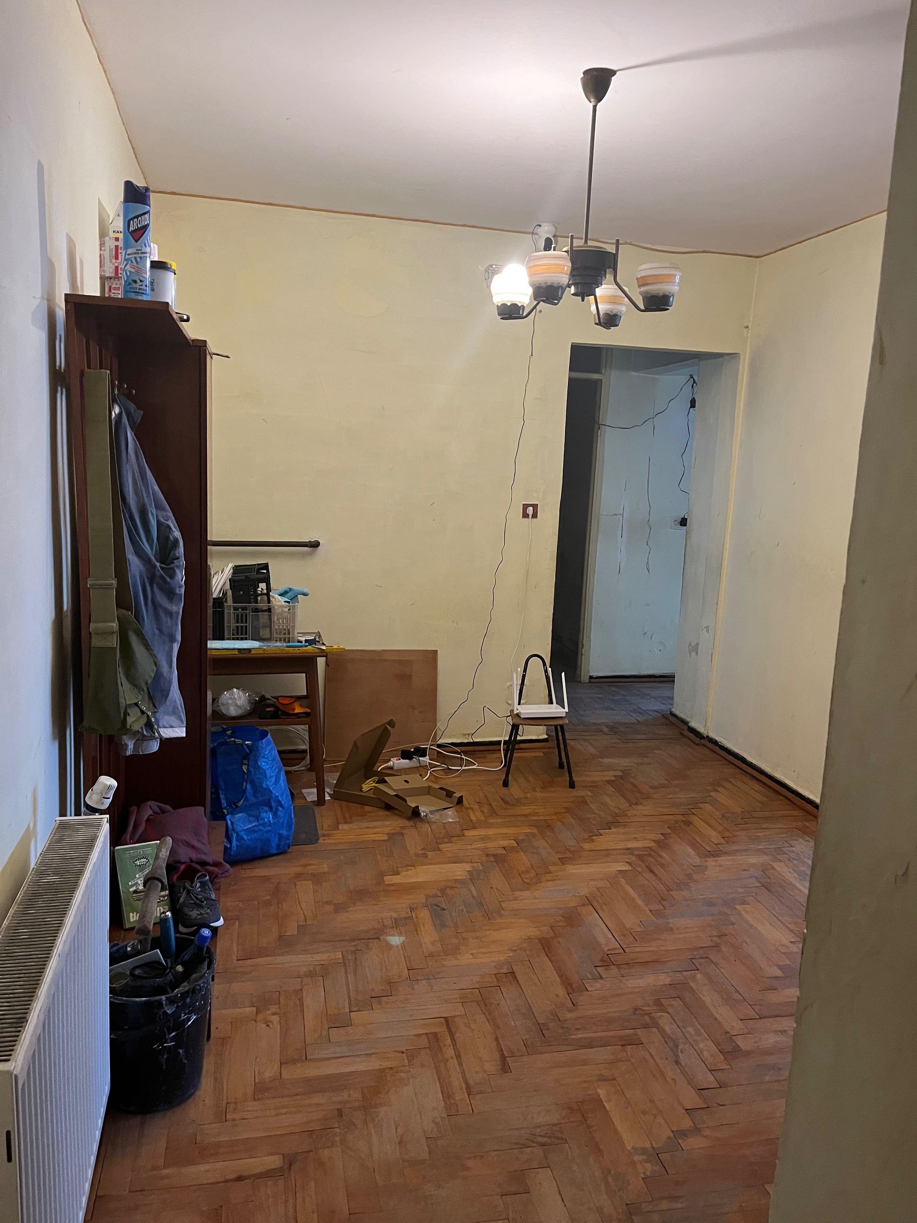 Vind apartament 2 camere,63mp,etaj 1,necesita renovare - imagine 1