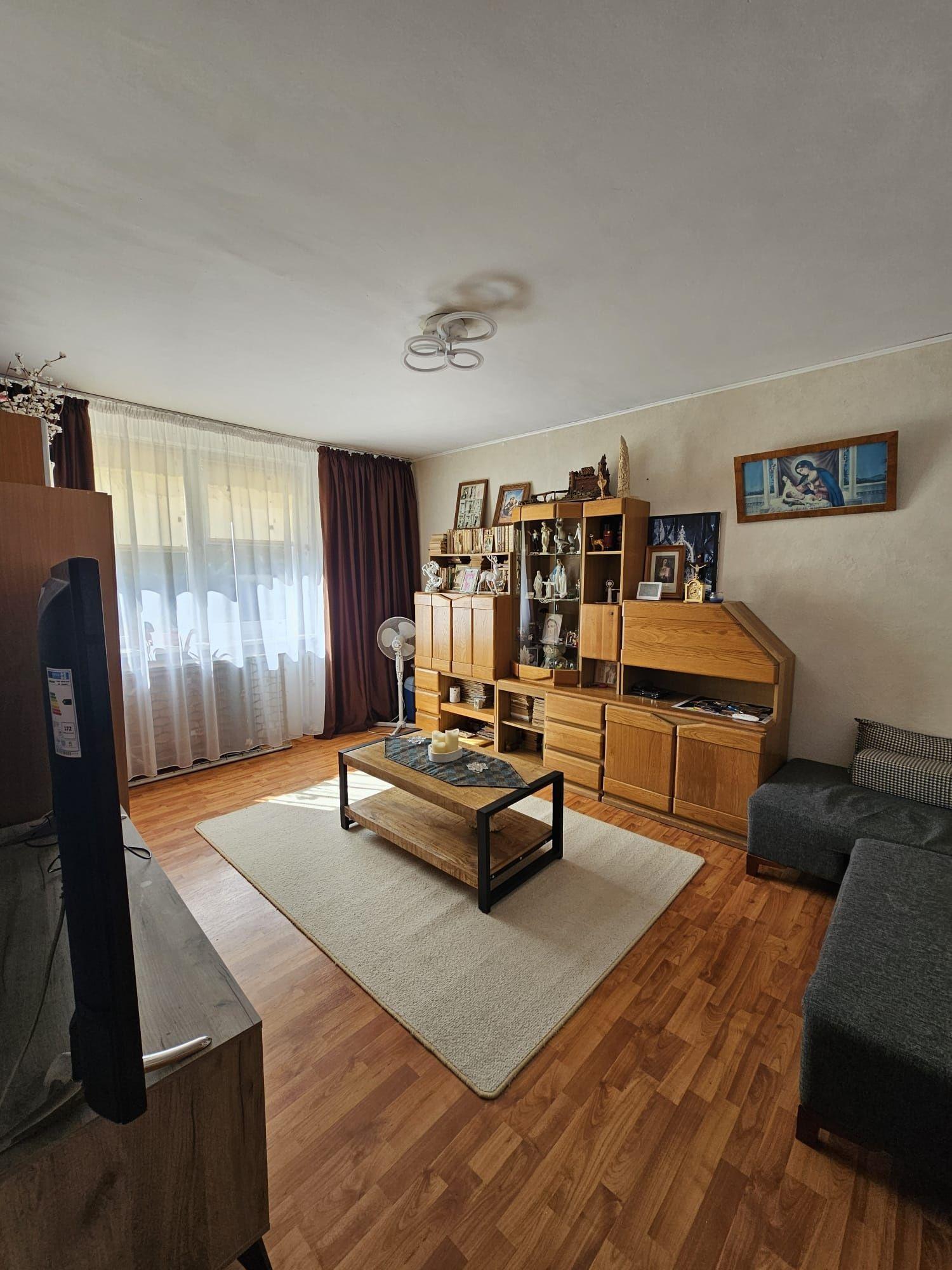 Apartment de vanzare - imagine 1