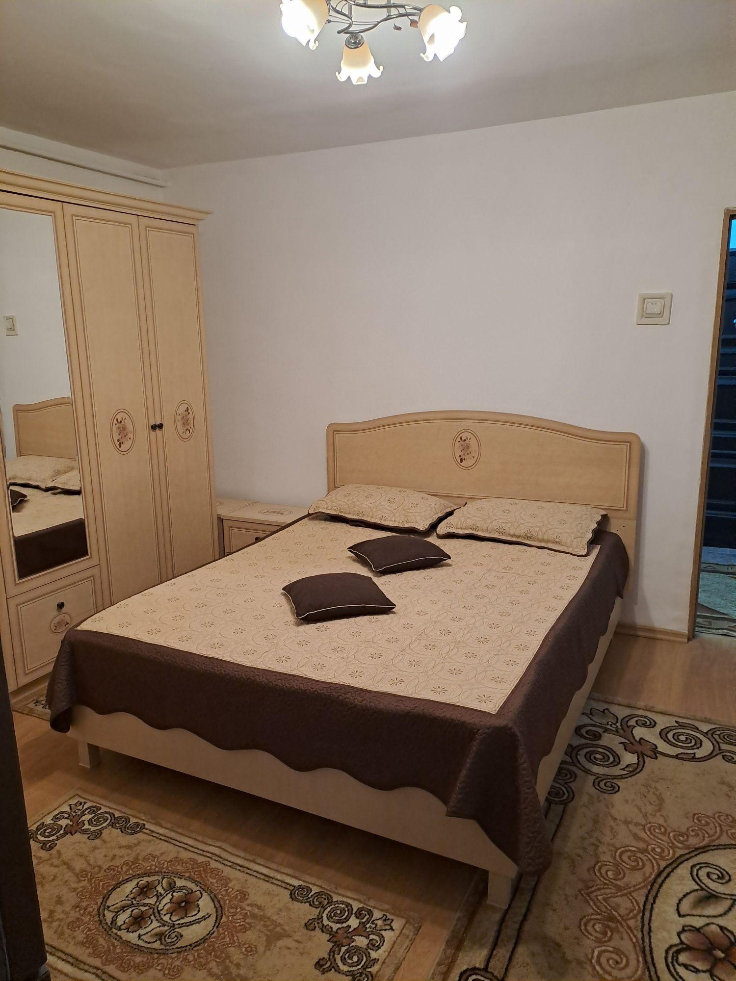 Închiriez apartament una cameră, etaj 2,zona Lidl Dărmănești