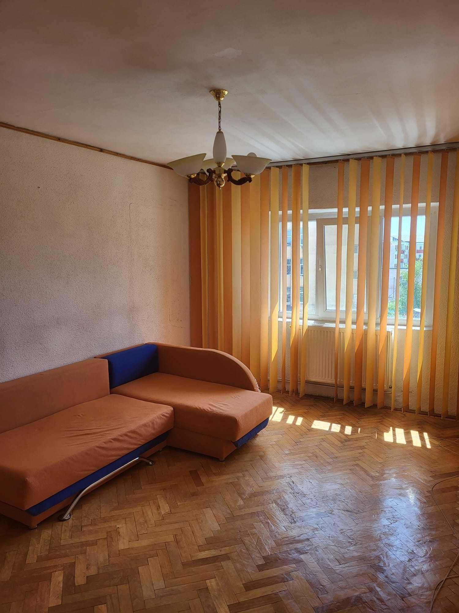 Vand apartament cu 2 camere in 9 mai langa liceul sportiv