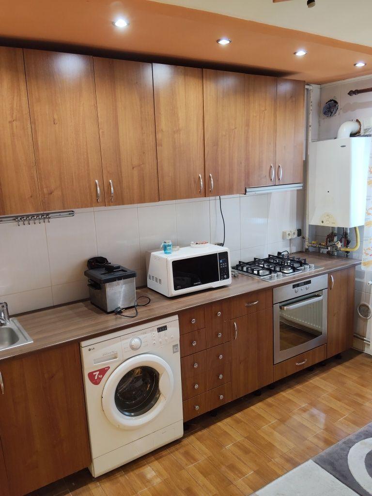 Apartament 3 camere decomandat mobilat complet - imagine 1