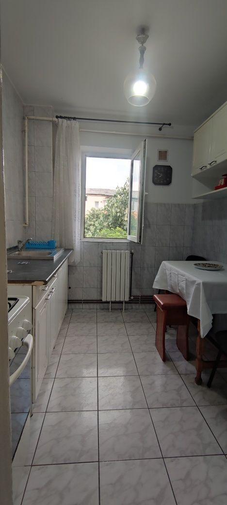Închiriez apartament cu 2 camere - imagine 1