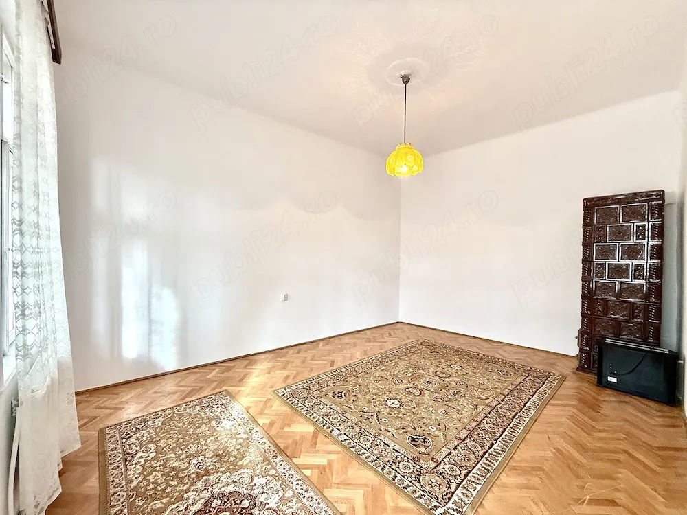 Apartament cu 2 camere | Zona Ultracentrală | Parcare | Etaj 1 | Pod | Pivniță