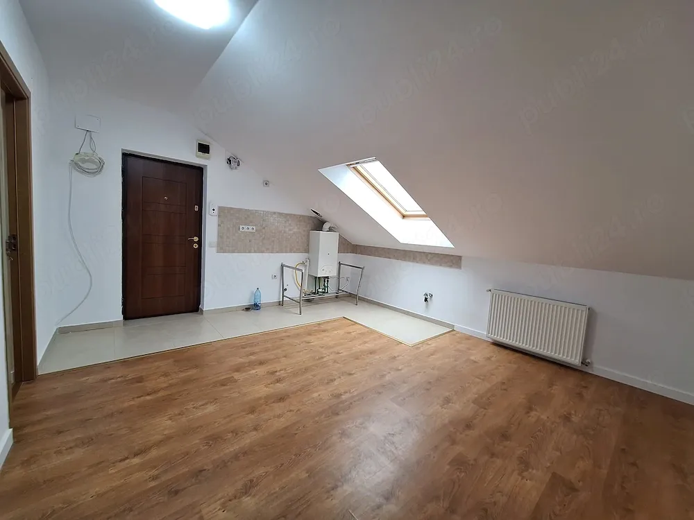 Persoană fizică vând apartament tip mansardă 3 dormitorare + living cu bucatarie open space