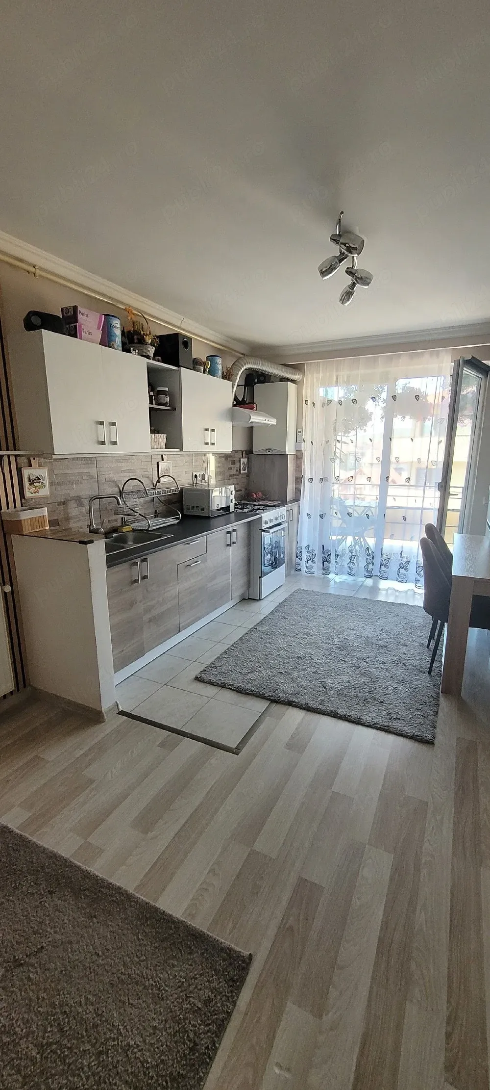 Vand apartament cu 2 camere  in Floresti zona Florilor