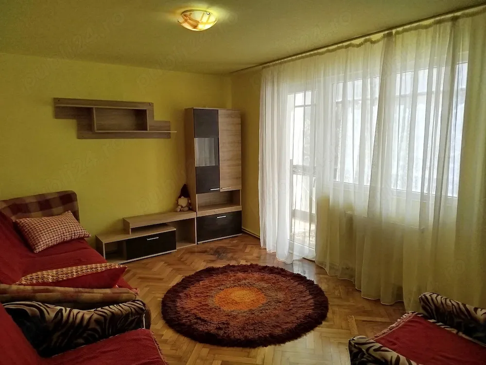 Proprietar dau in chirie apart de 4 camere decomandate, 2 bai, utilat, proaspat renovat, Manastur