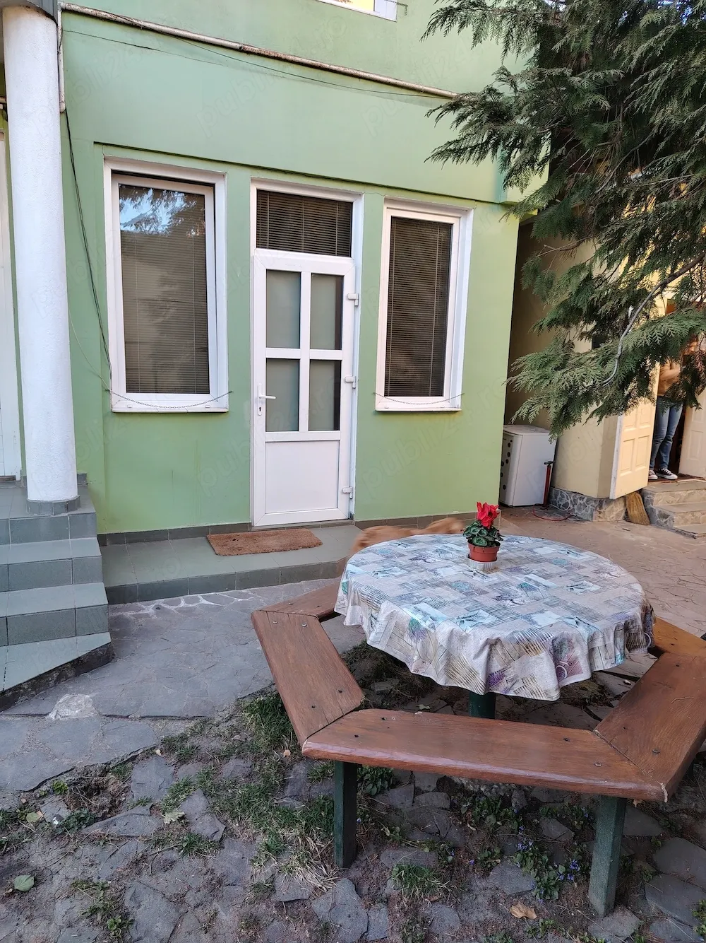 Chirie centru pt o persoana o camera la casa cu intrare separata din curte cu baie,bucatarie - imagine 1