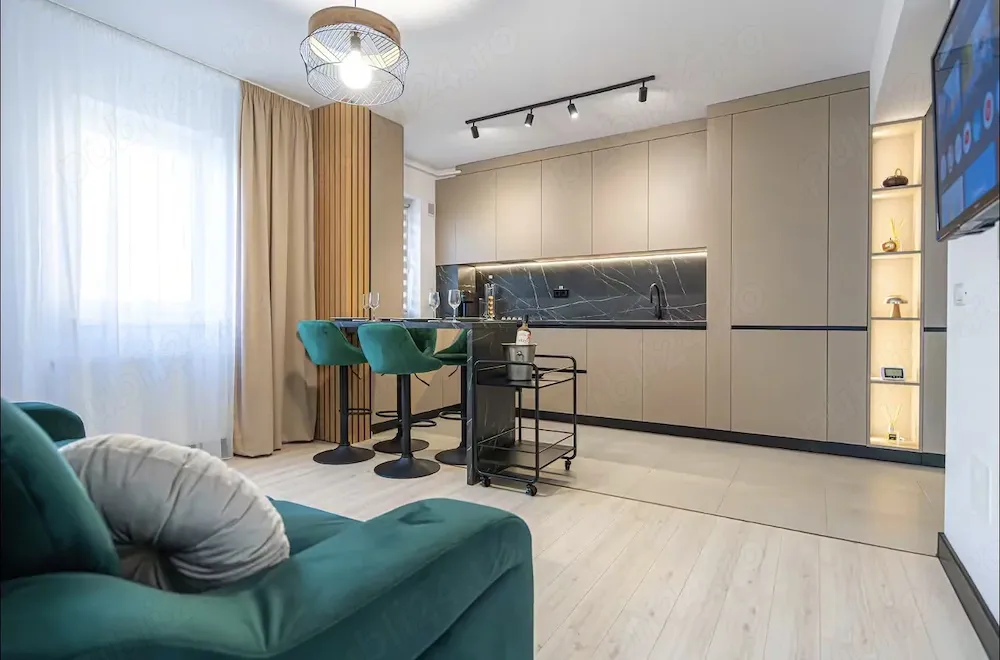 Apartament 2 camere transformat in 3, boxă, balcon și parcare în Tractorul Braşov