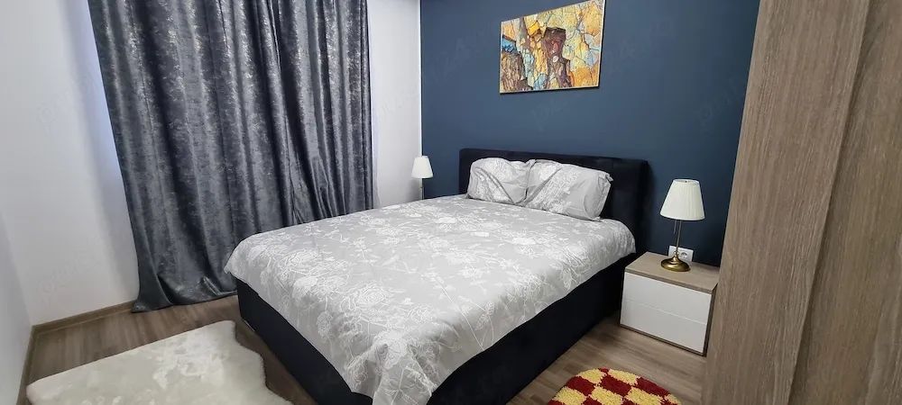 Apartament 3 camere, 2 băi, zona Tractorul