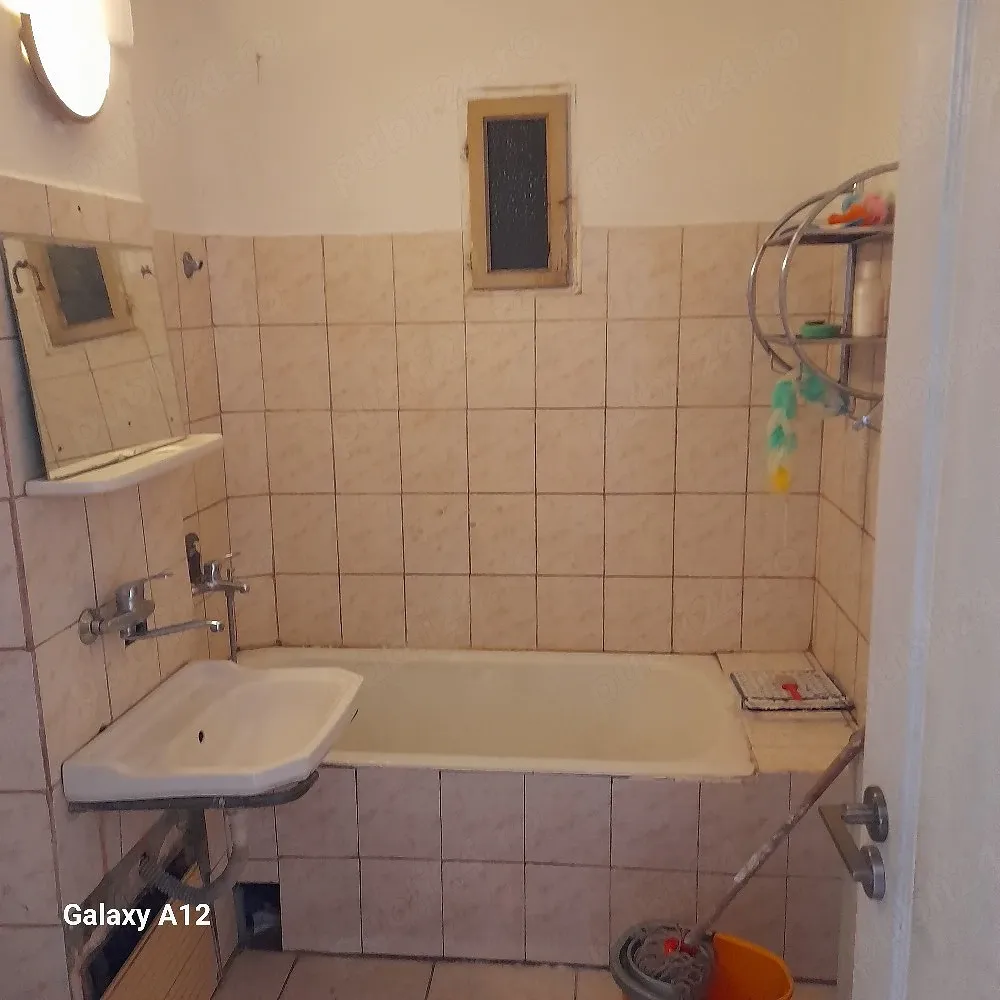 vand apartament cu 4 camere - imagine 1