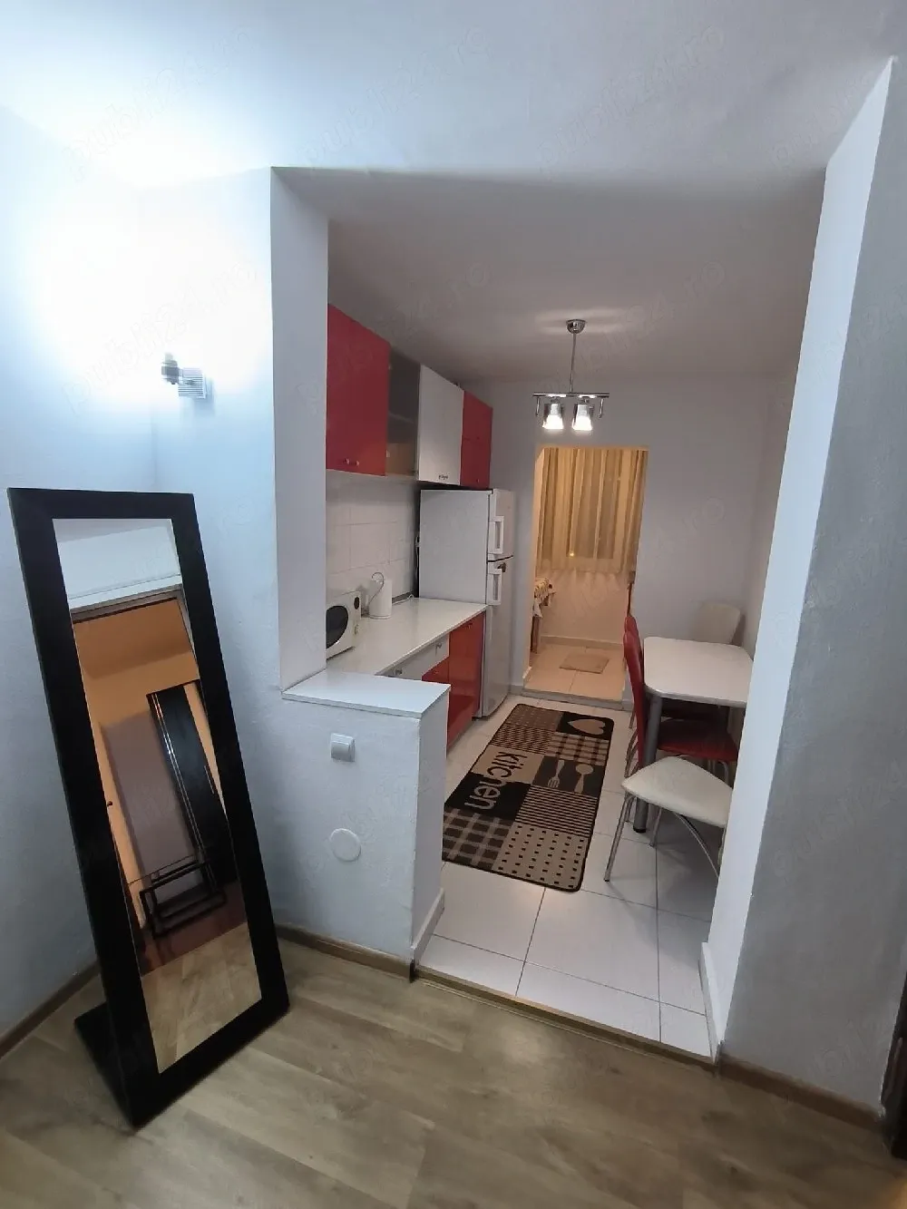 Închiriez apartament cu 3 camere decomandat cu loc de parcare - imagine 1