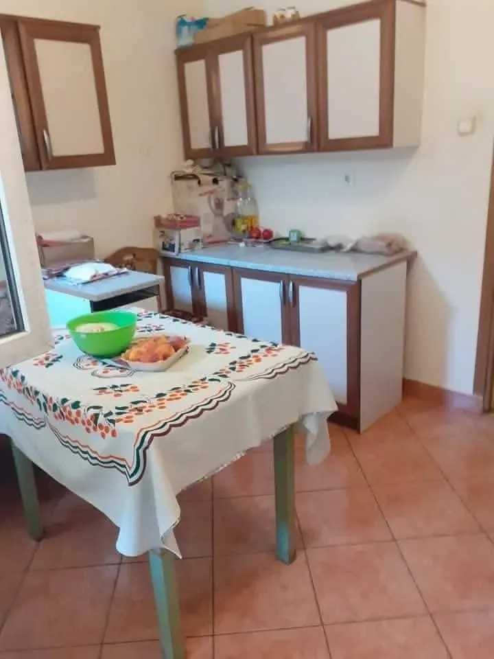 Vânzare apartament Pretul - imagine 1
