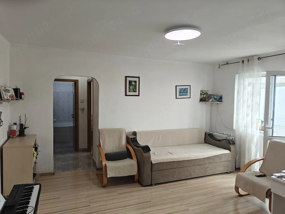 Apartament de vanzare - 2 CAMERE - 53 MP - PLOIESTI VEST