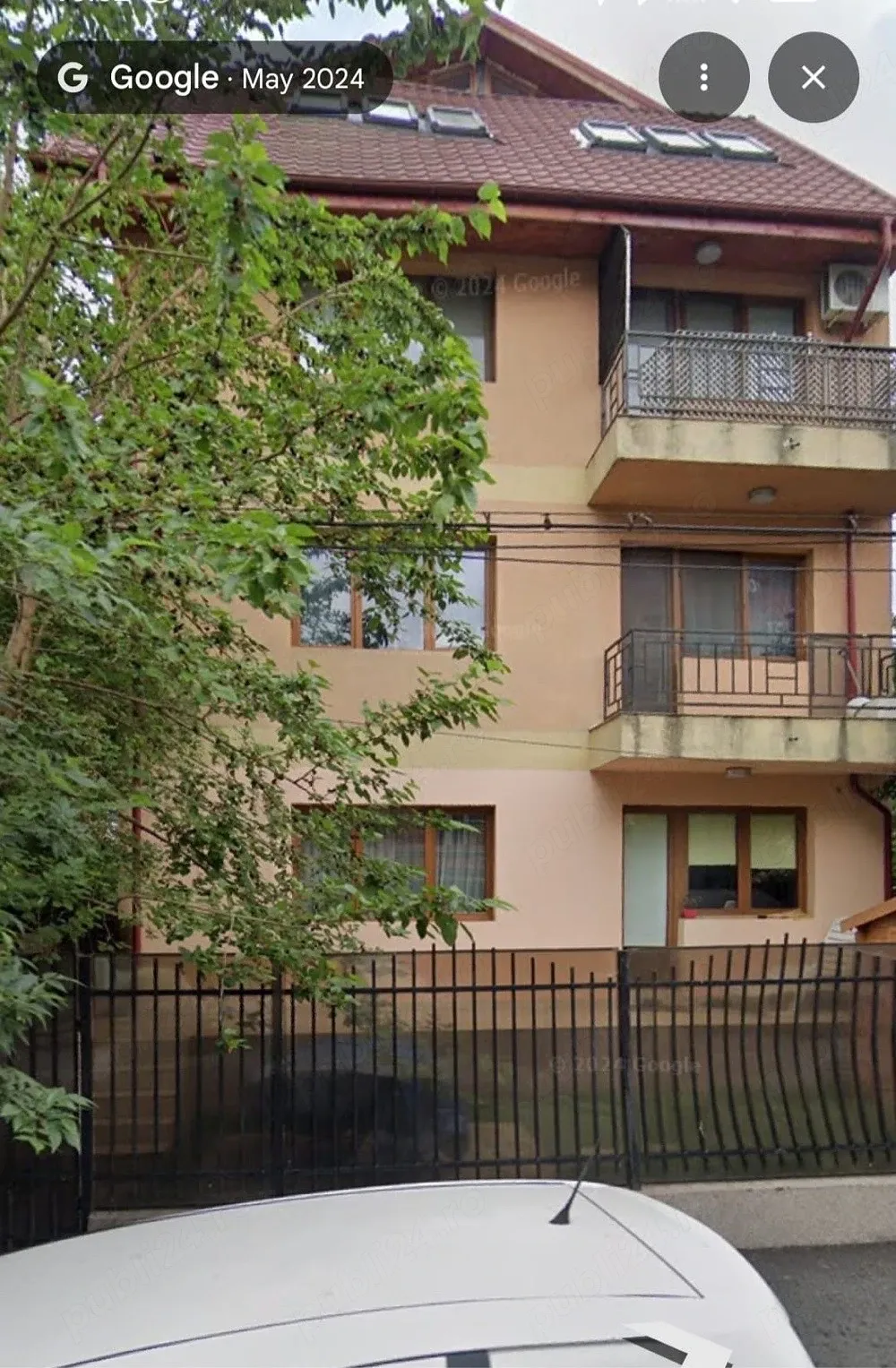 Apartament de vanzare cu curte proprie