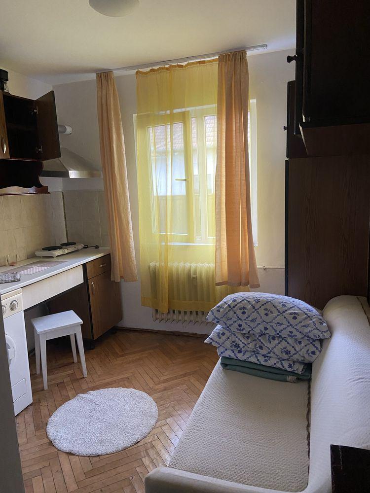 Ofer chirie garsonieră studio aproape de iulius mall ,su 12 mp