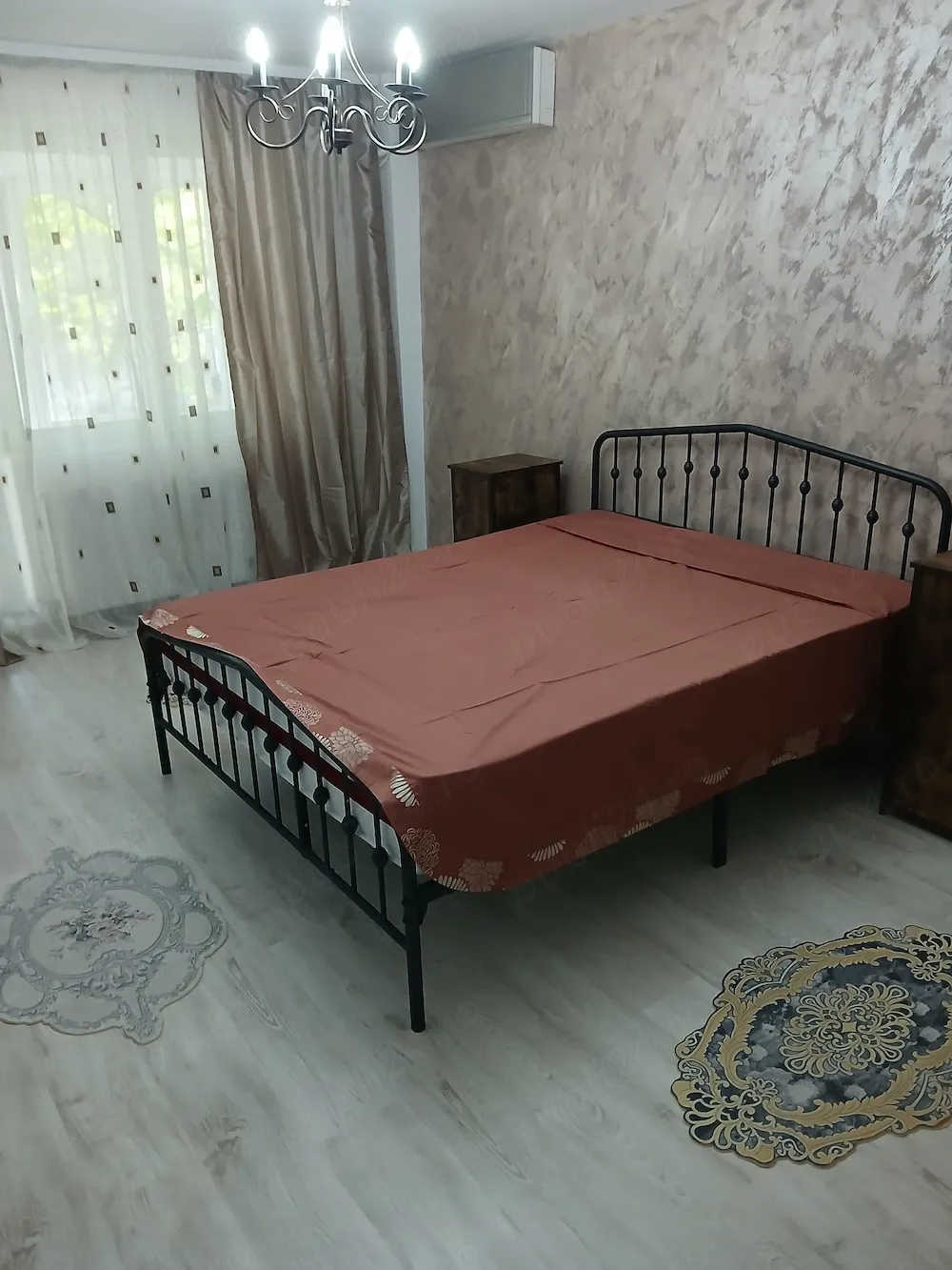 Vand apartament 2 camere - imagine 1