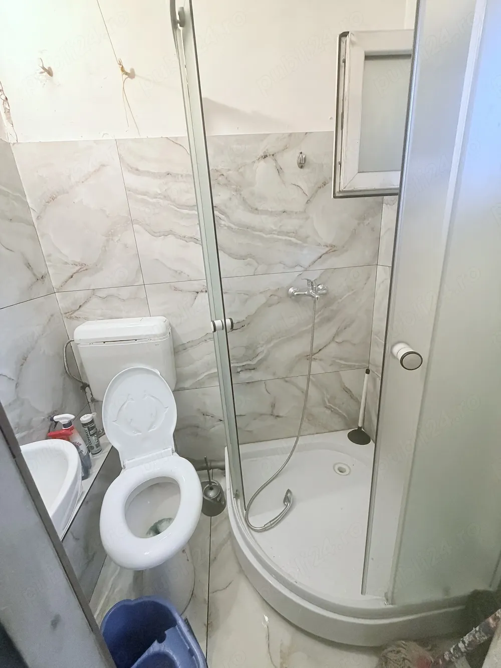 Închiriez garsionera