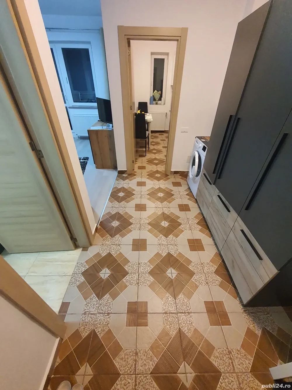 Închiriez Garsoniera