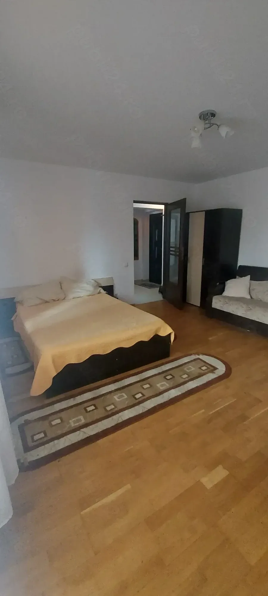 Închiriez apartament cu o camera Podul de Fier
