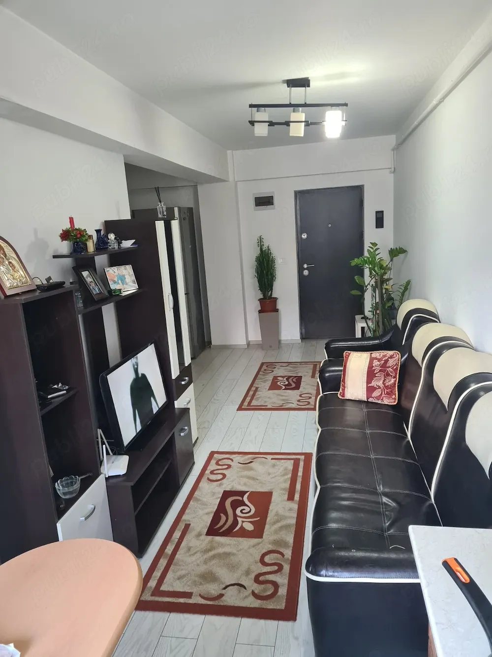 Inchiriez apartament 2 camere decomandat Valea Adanca - imagine 1