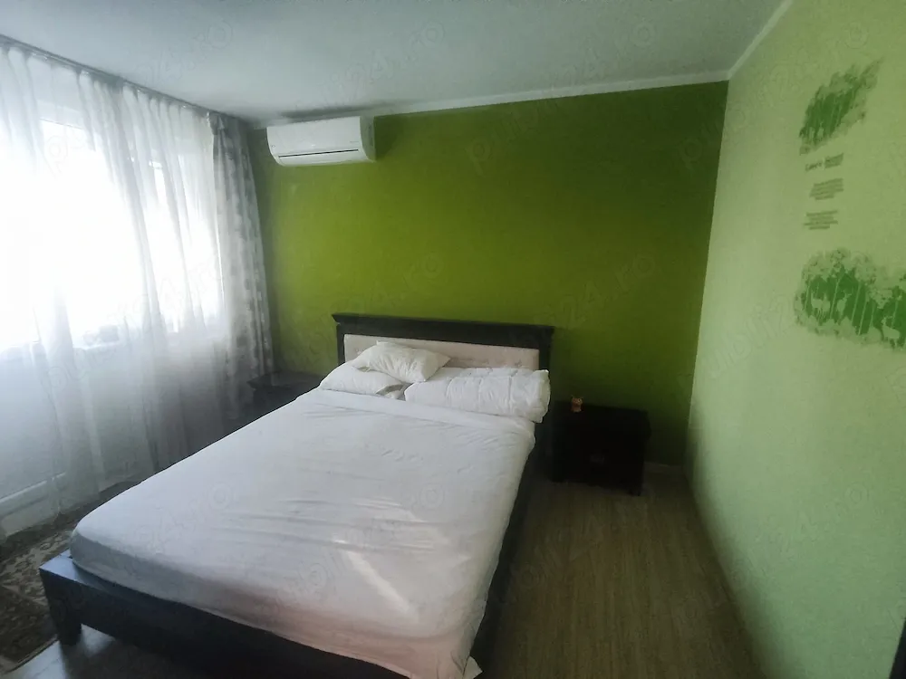 Direct Proprietar. Vand apartament 2 camere semi mobilat in bloc renovat. Etaj intermediar