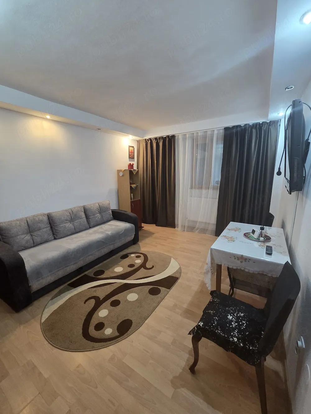 Vand apartament 2 camere Micro 20